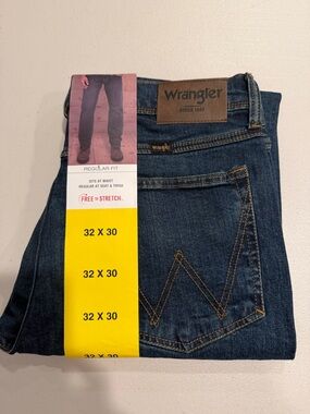 Wrangler size waist 32 and length 30 Men's Relaxed Fit Dark Blue Denim Jeans